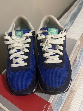 New Balance Royal Blue & Navy Casual Sneakers with Mint Accents